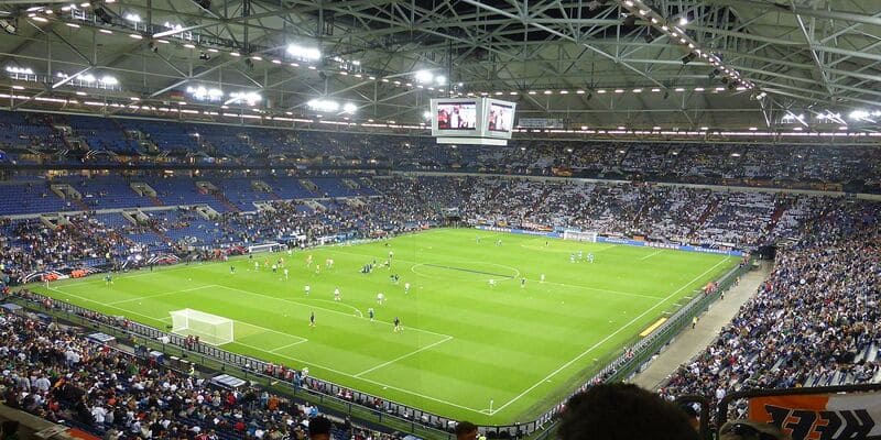 Arena AufSchalke có sức chứa lớn và lối kiến trúc hiện đại