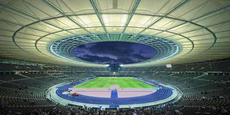 Sân bóng Olympiastadion có sức chứa lớn