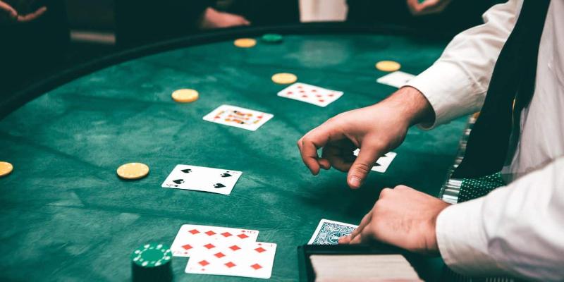 Một vòng chơi Poker diễn ra qua 4 bước